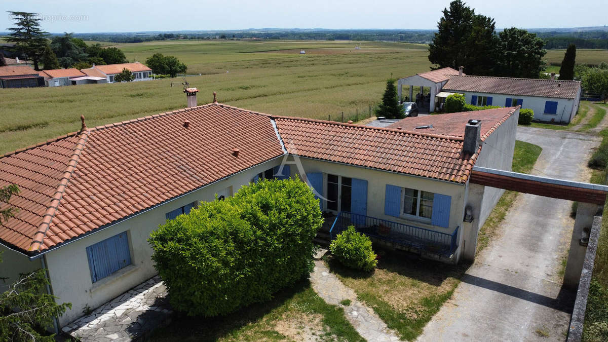 Appartement à CHANIERS