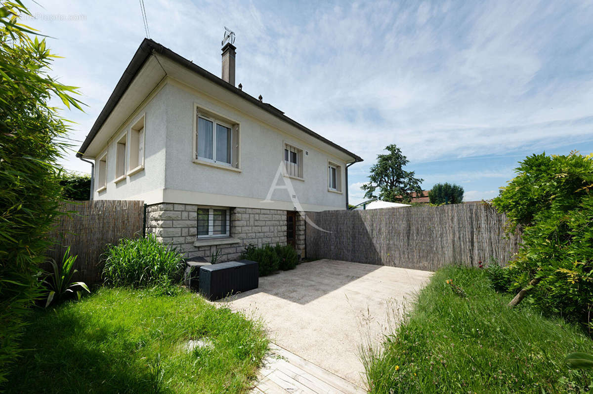 Maison à VAIRES-SUR-MARNE