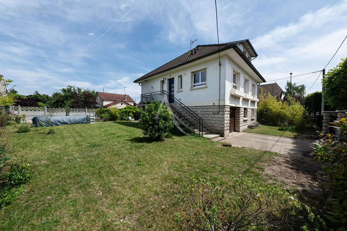 Maison à VAIRES-SUR-MARNE