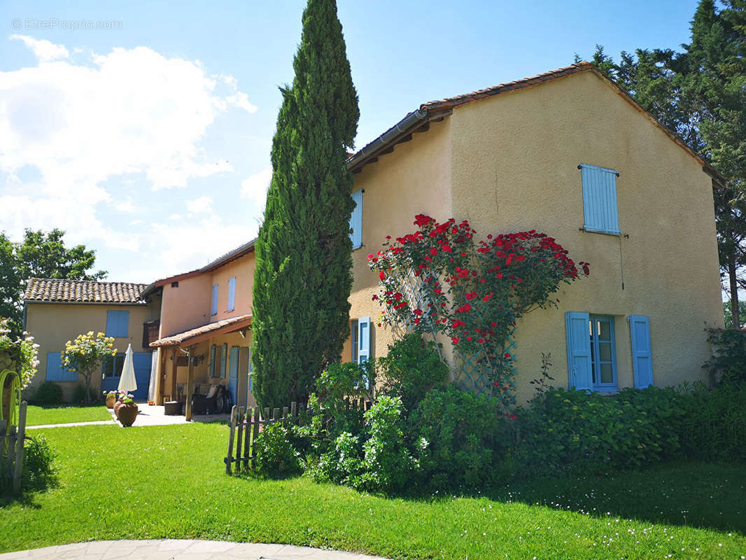 Maison à SAINT-ETIENNE-LE-MOLARD