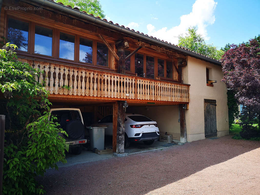 Maison à SAINT-ETIENNE-LE-MOLARD