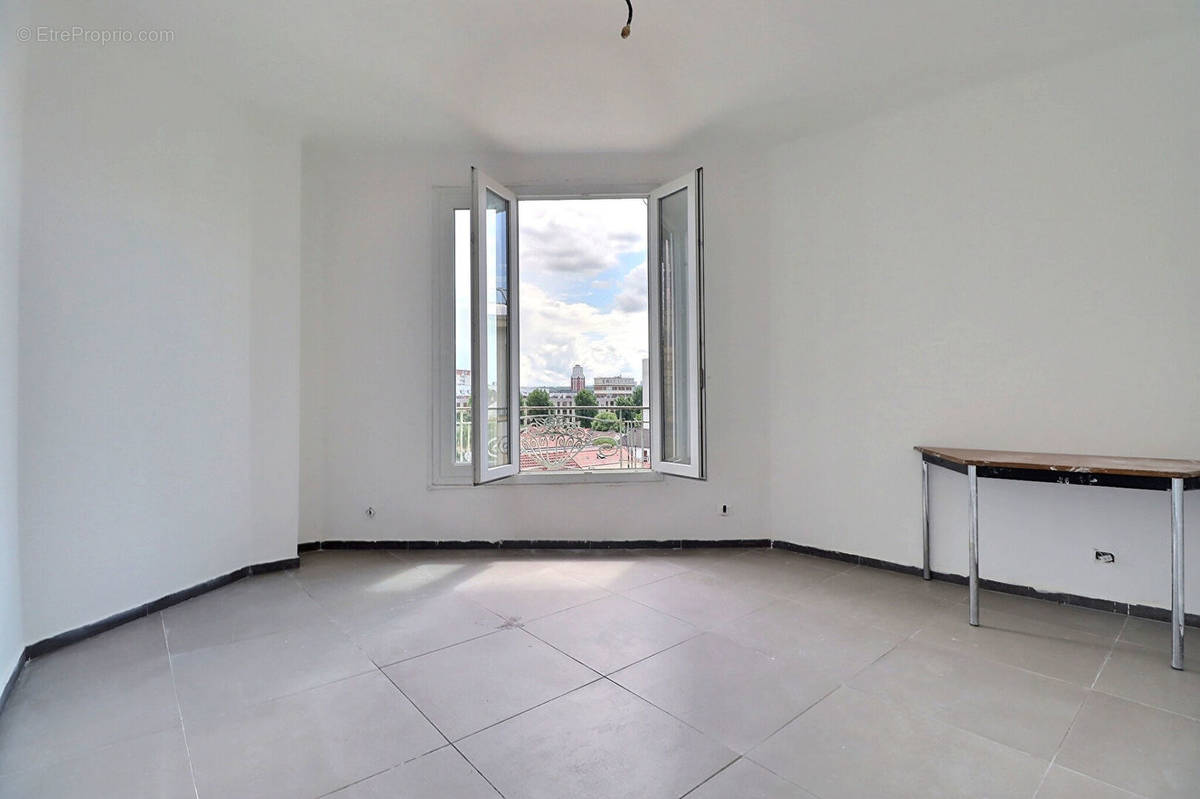 Appartement à LA COURNEUVE