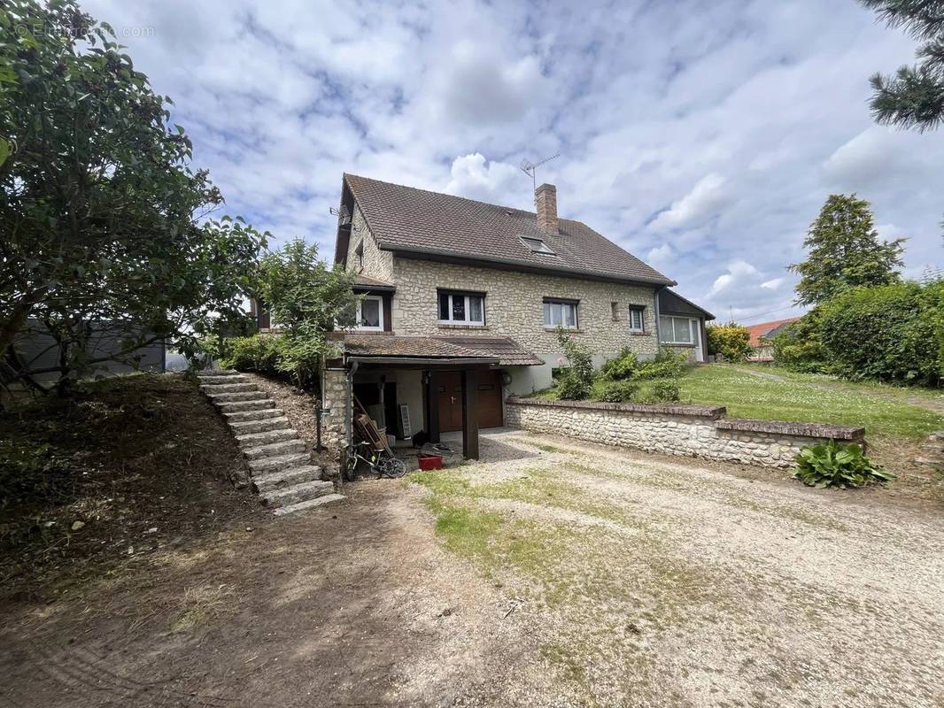 Maison à VESLES-ET-CAUMONT