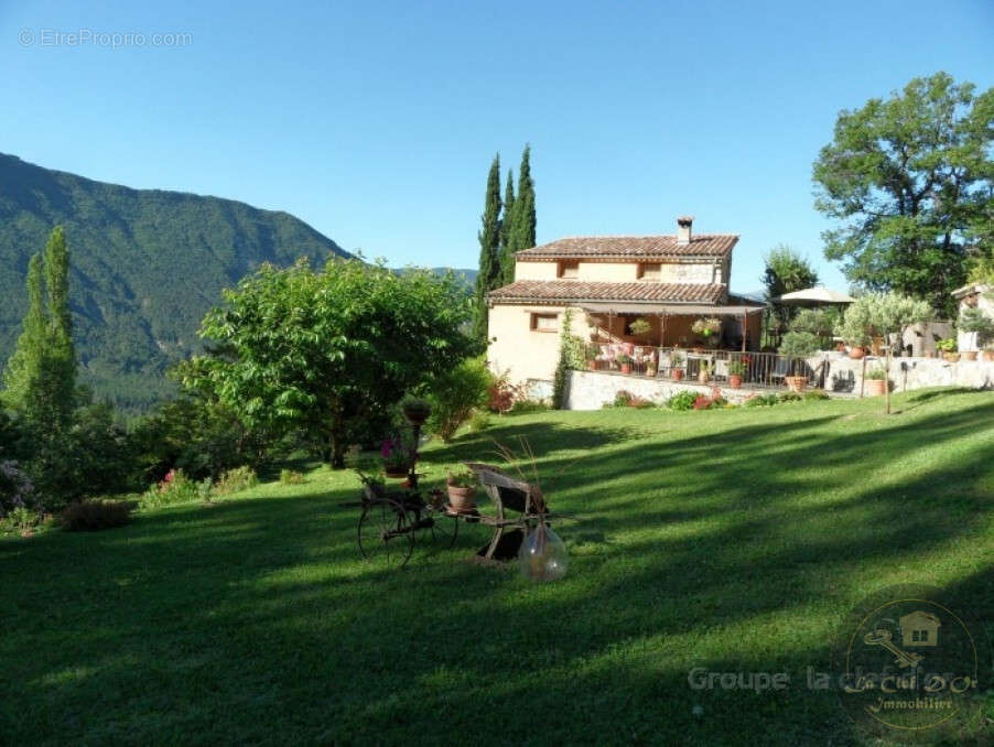 Maison à ENTREVAUX