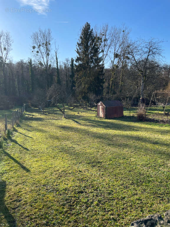 Terrain à FRESNOY-LA-RIVIERE