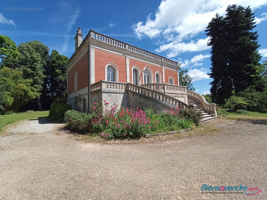 Maison à LIGUGE