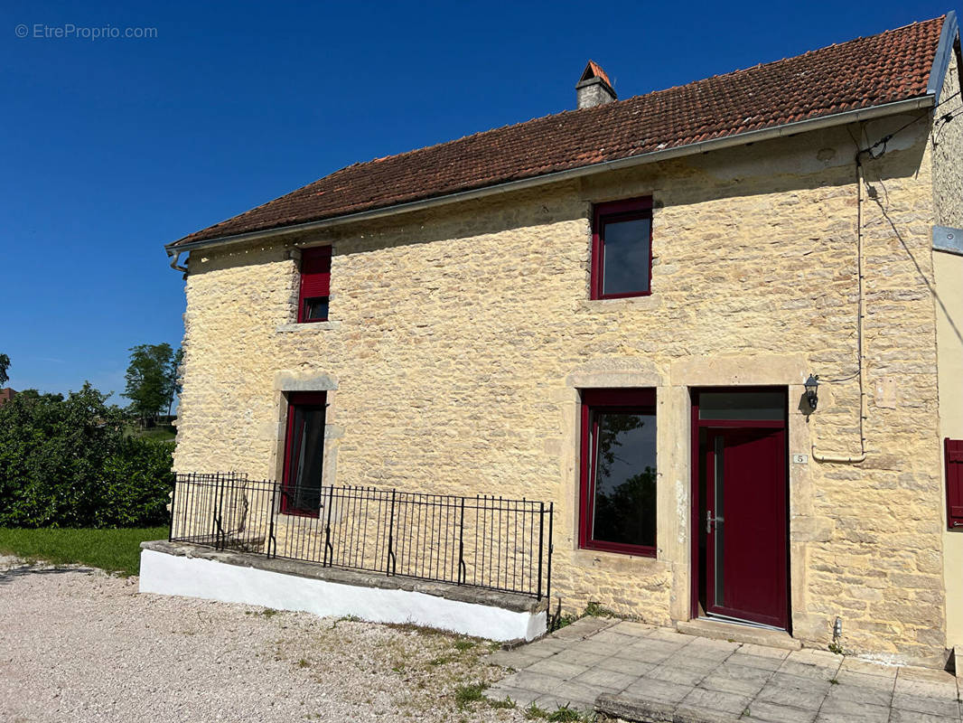 Maison à POUILLY-SUR-VINGEANNE