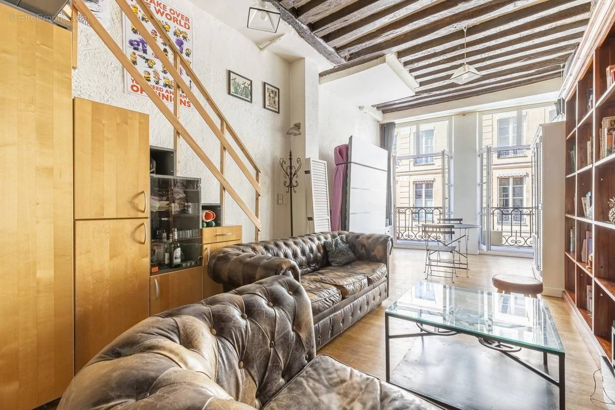 Appartement à PARIS-1E