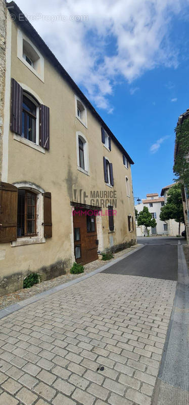 Appartement à PERNES-LES-FONTAINES