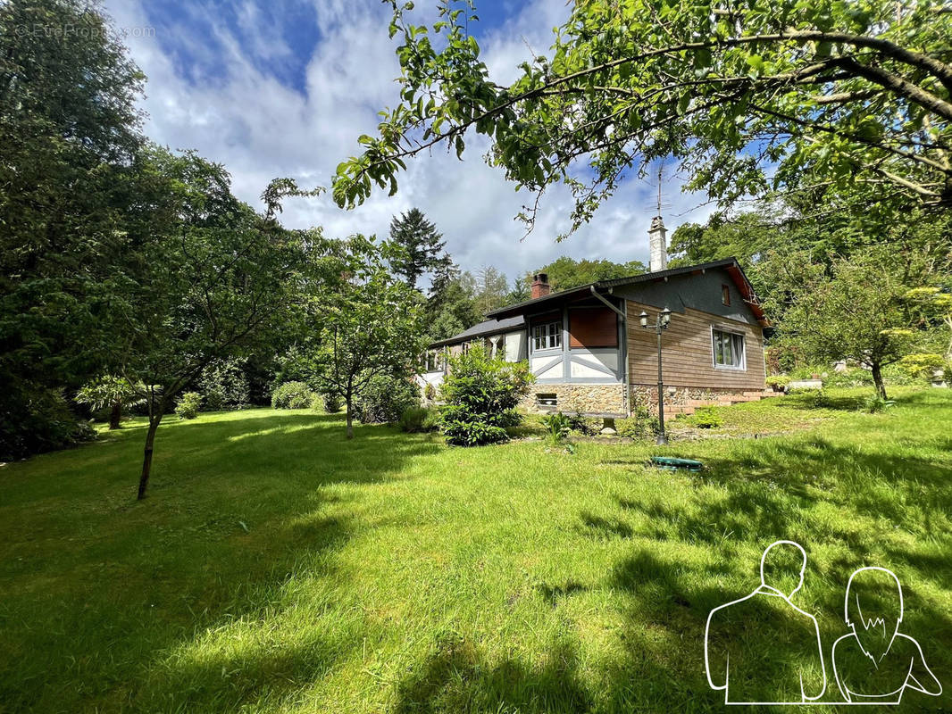 MAISON DE CAMPAGNE AU COEUR D&#039;UN ENVIRONNEMENT BOISÉ - JOUEN IMMOBILIER - Maison à BOUQUELON