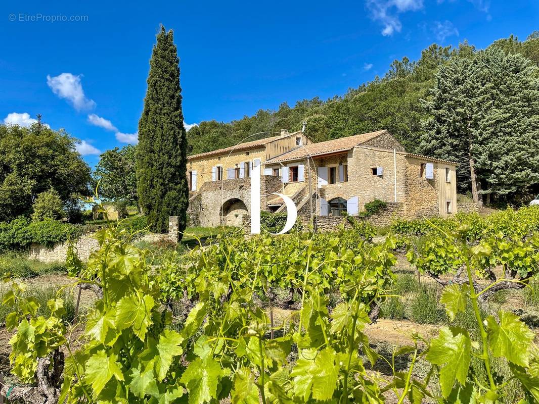 Maison à LAUDUN-L&#039;ARDOISE