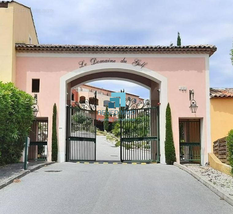 Appartement à ROQUEBRUNE-SUR-ARGENS