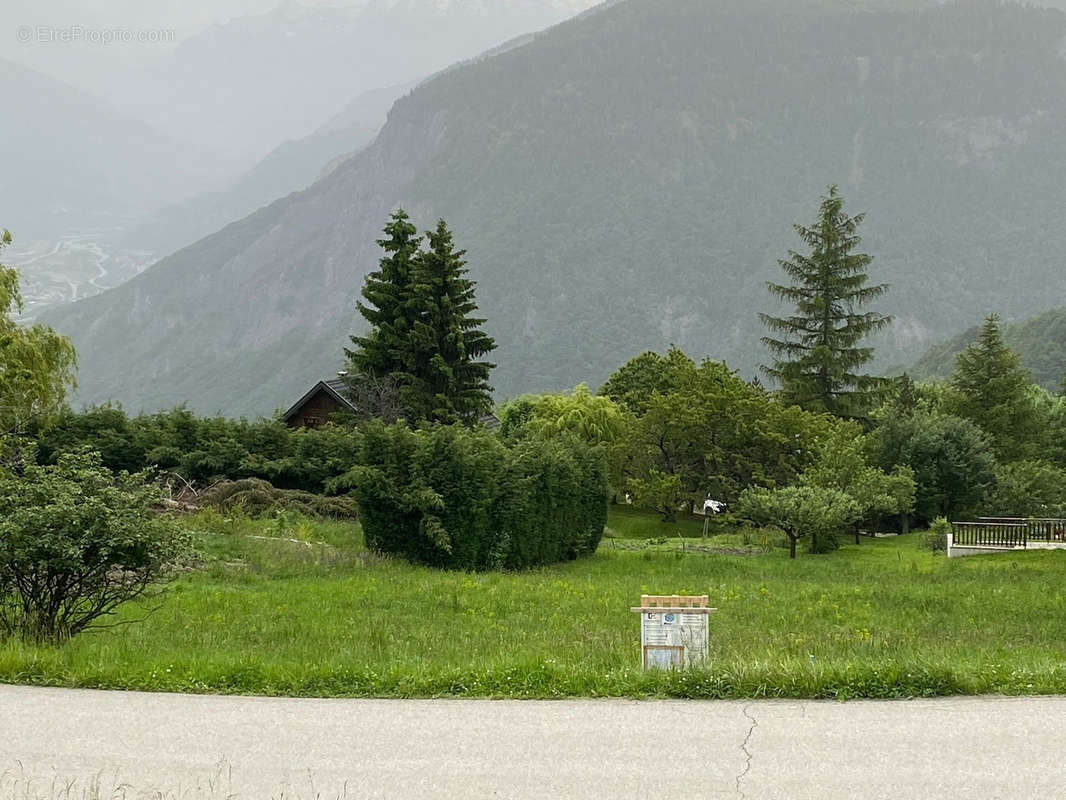 Terrain à JARRIER