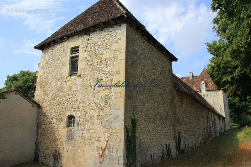 Tours carrées - Maison à PERIGUEUX