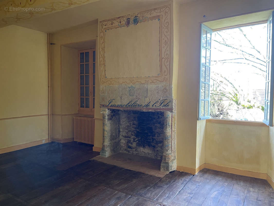 1er - Chambre avec cheminée - Maison à PERIGUEUX