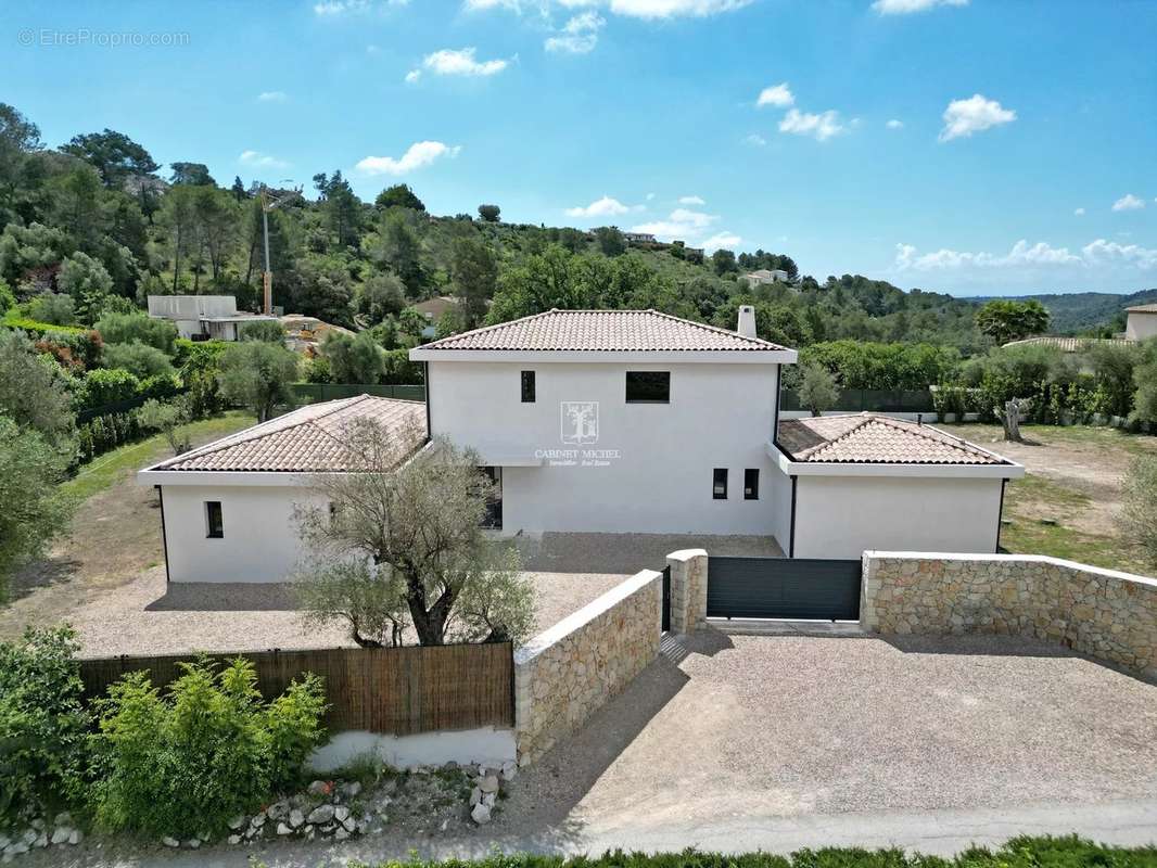 Maison à ROQUEFORT-LES-PINS