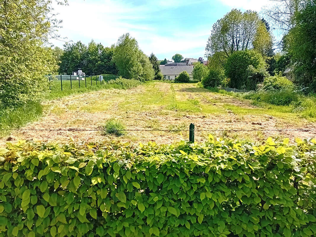 Terrain à SAINT-GERMAIN-SOUS-CAILLY