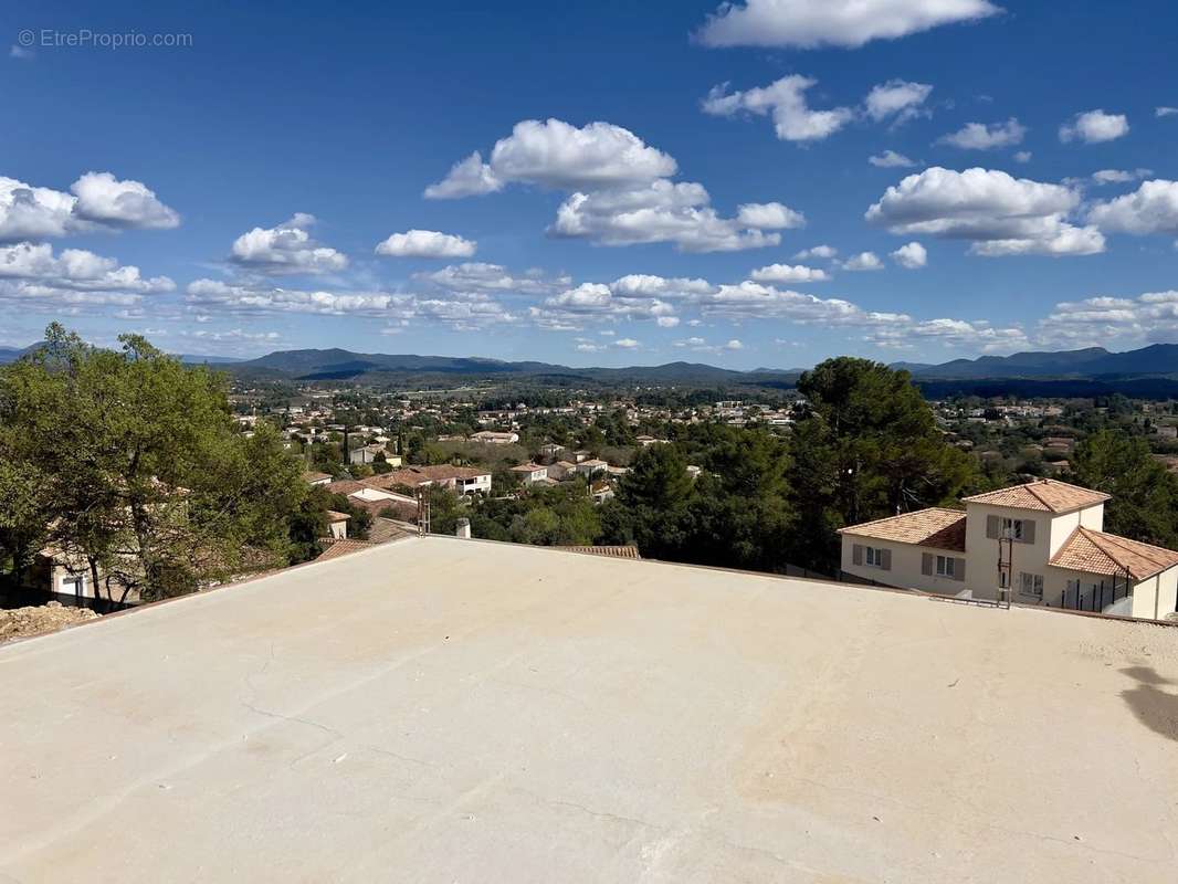 Terrain à SAINT-MAXIMIN-LA-SAINTE-BAUME