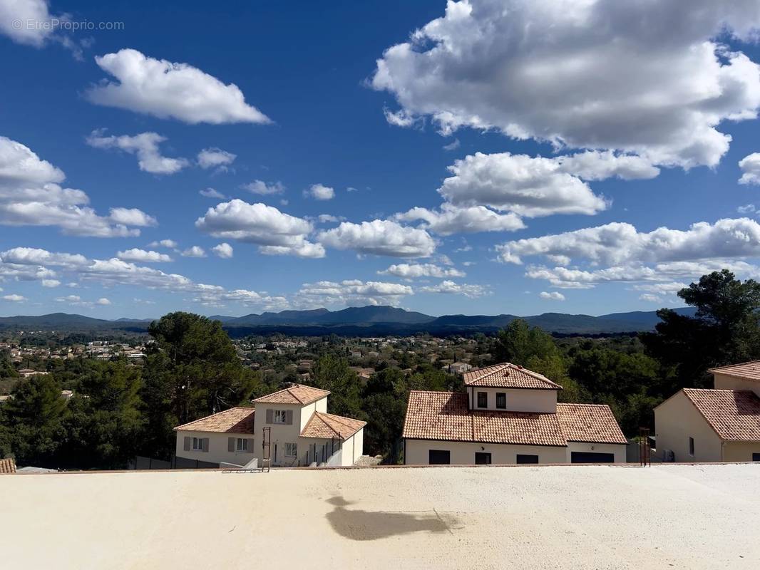 Terrain à SAINT-MAXIMIN-LA-SAINTE-BAUME