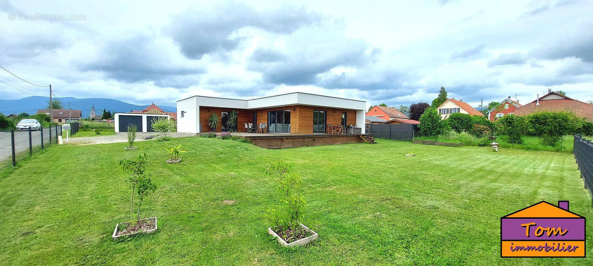 Maison à LACHAPELLE-SOUS-CHAUX