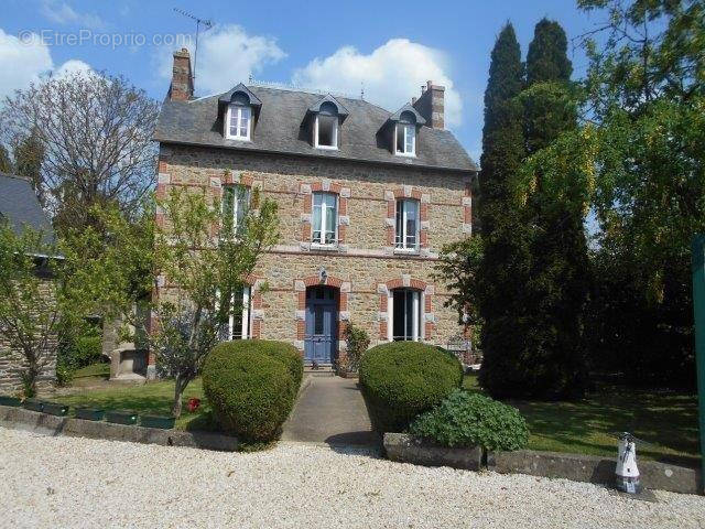 Maison à QUINTIN