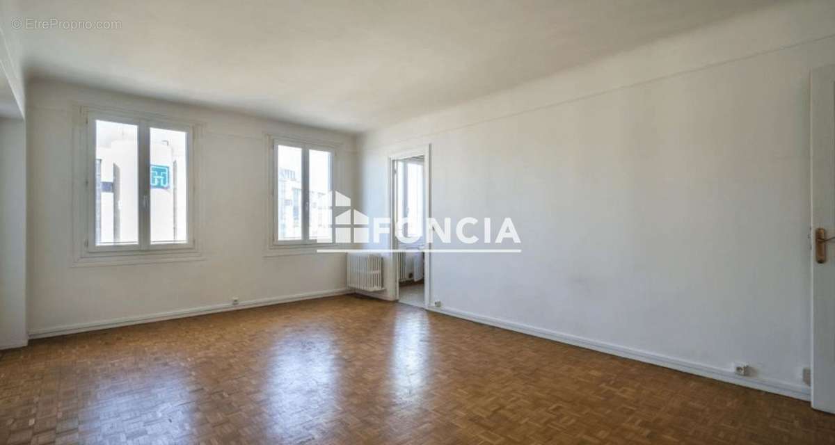 Appartement à PARIS-17E