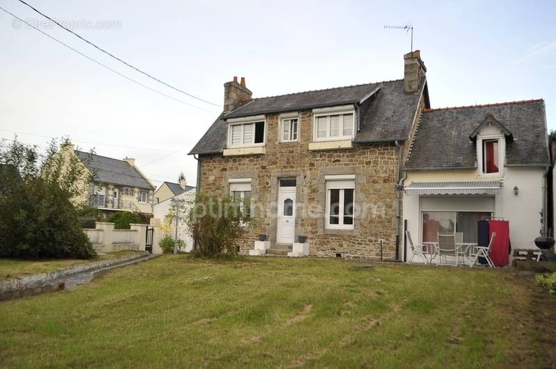 Maison à PLOUMAGOAR