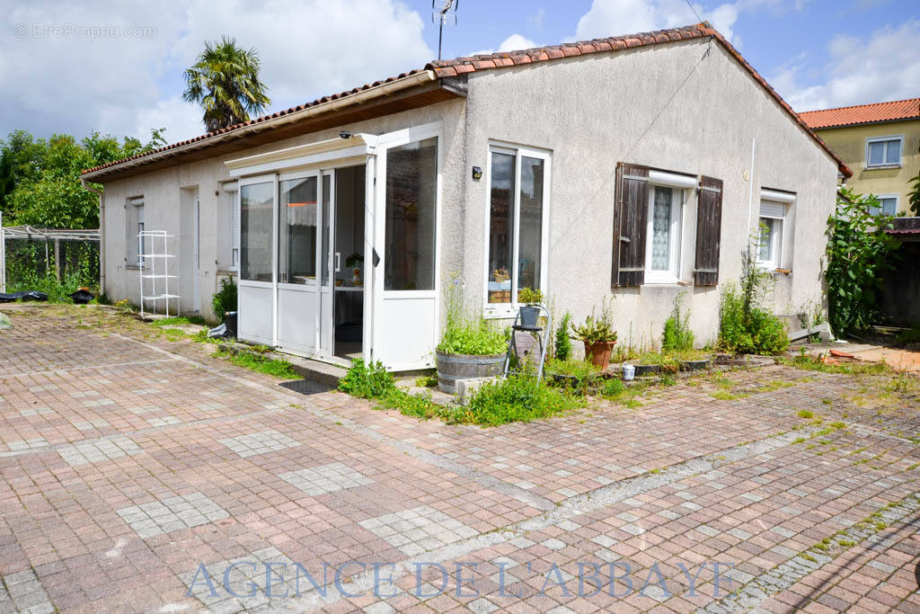 Maison à SAINTES