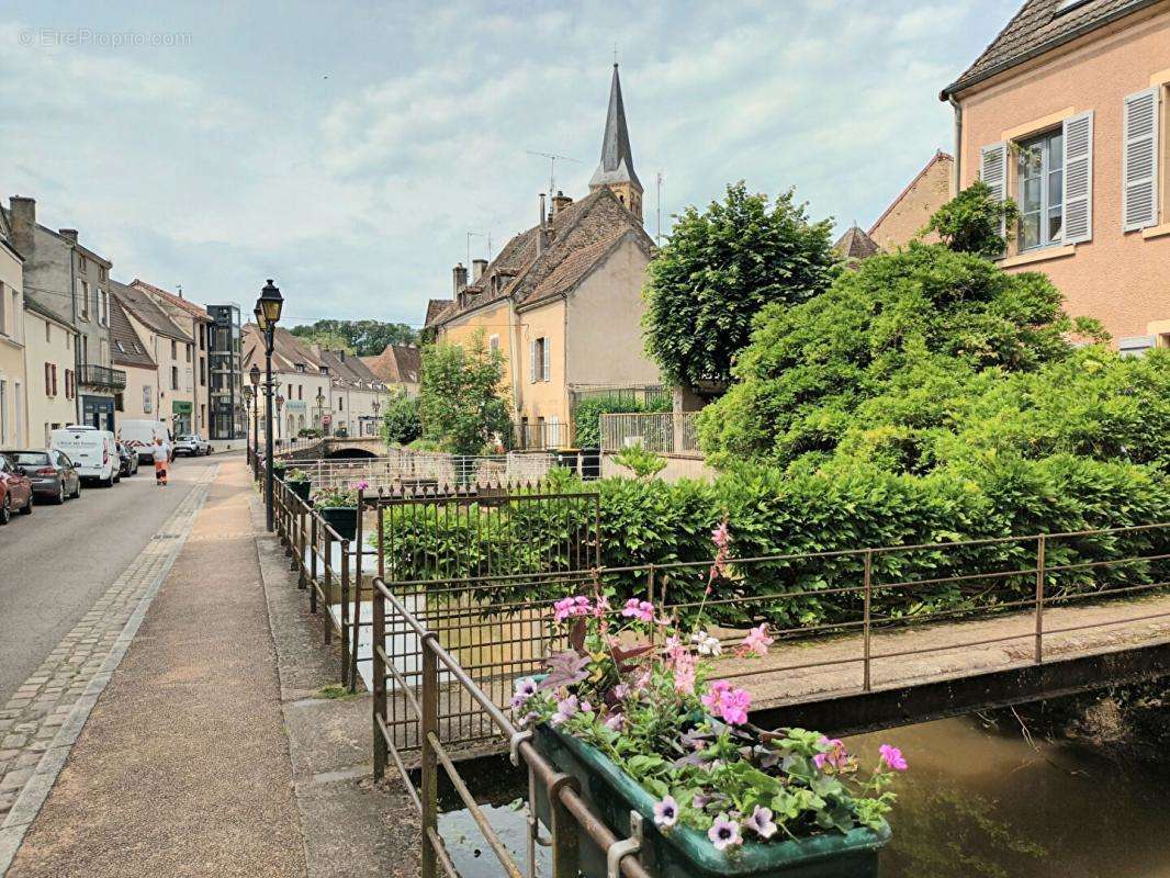 Appartement à CHAROLLES