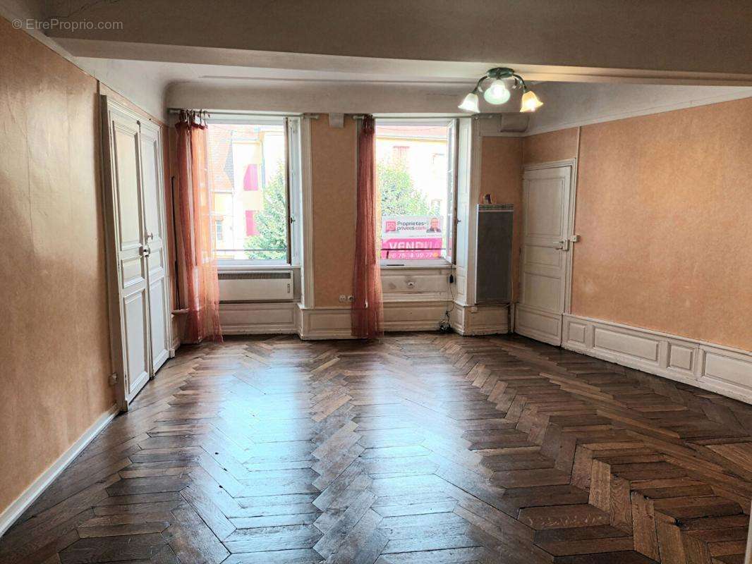 Appartement à CHAROLLES