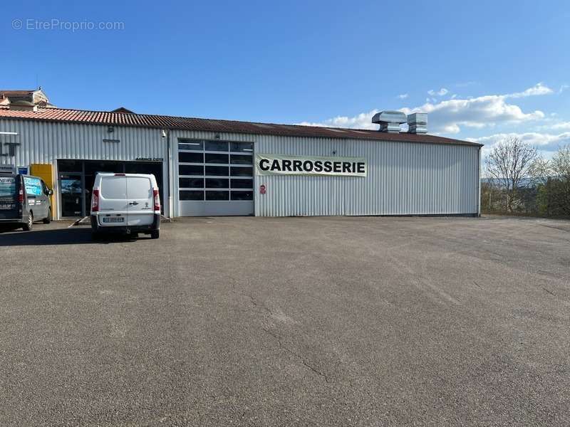 Commerce à SAINT-MARTIN-LA-SAUVETE