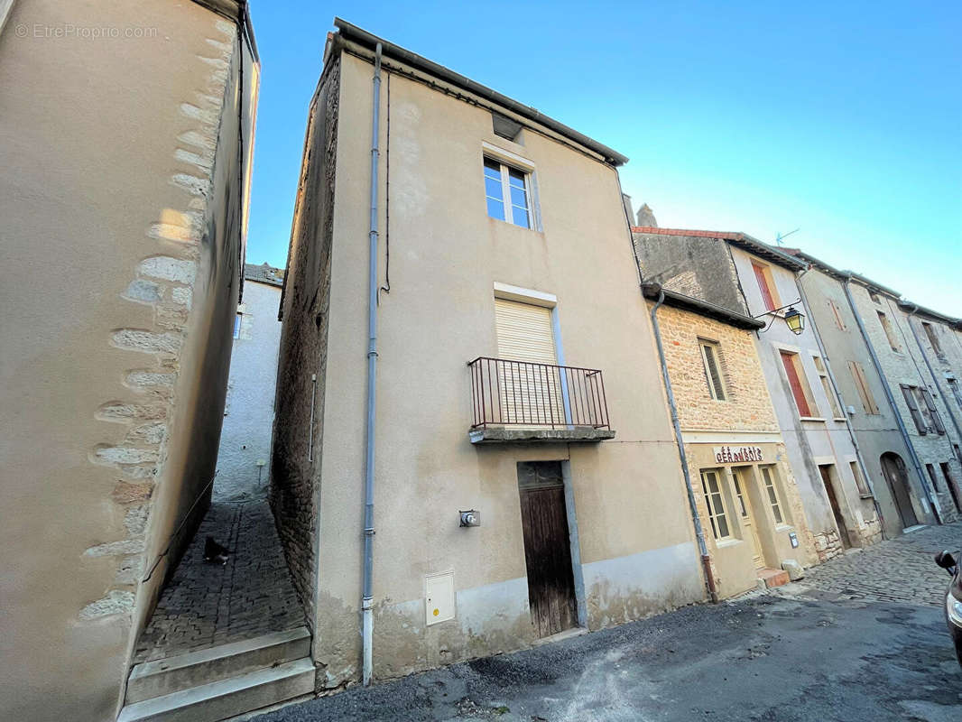 Maison à SAINT-GENGOUX-LE-NATIONAL