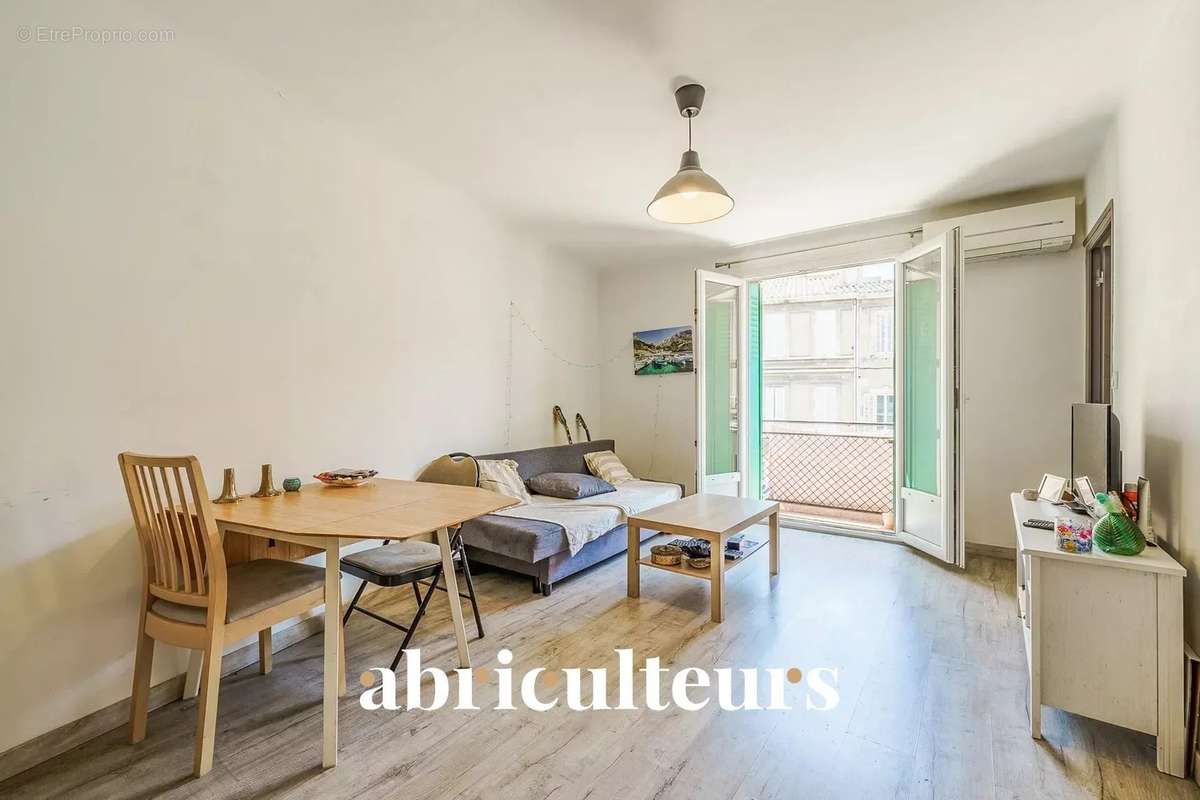 Appartement à MARSEILLE-3E