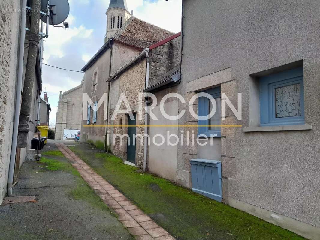 Maison à SAINT-SULPICE-LES-FEUILLES