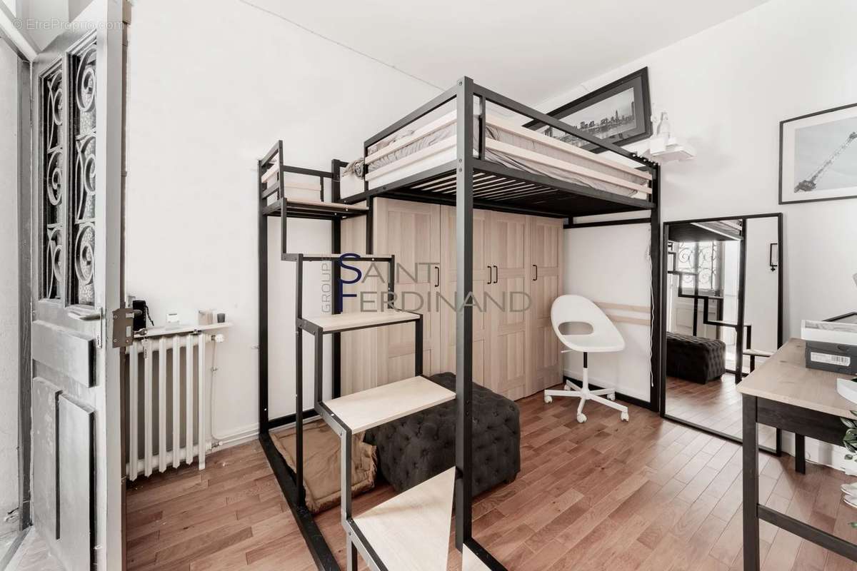 Appartement à PARIS-16E