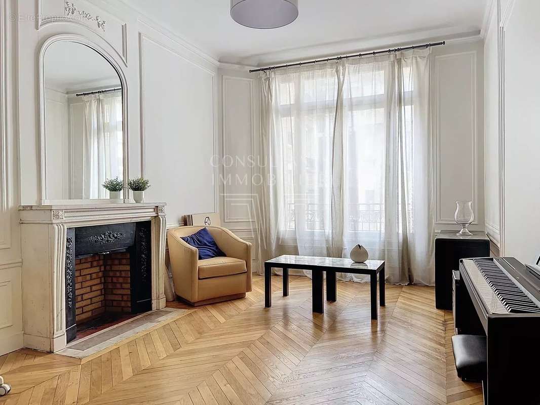 Appartement à PARIS-7E