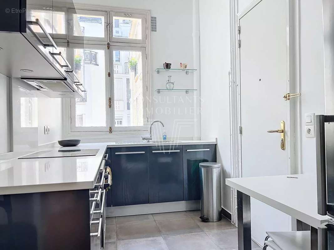 Appartement à PARIS-7E