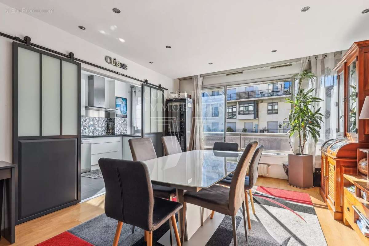 Appartement à PARIS-15E