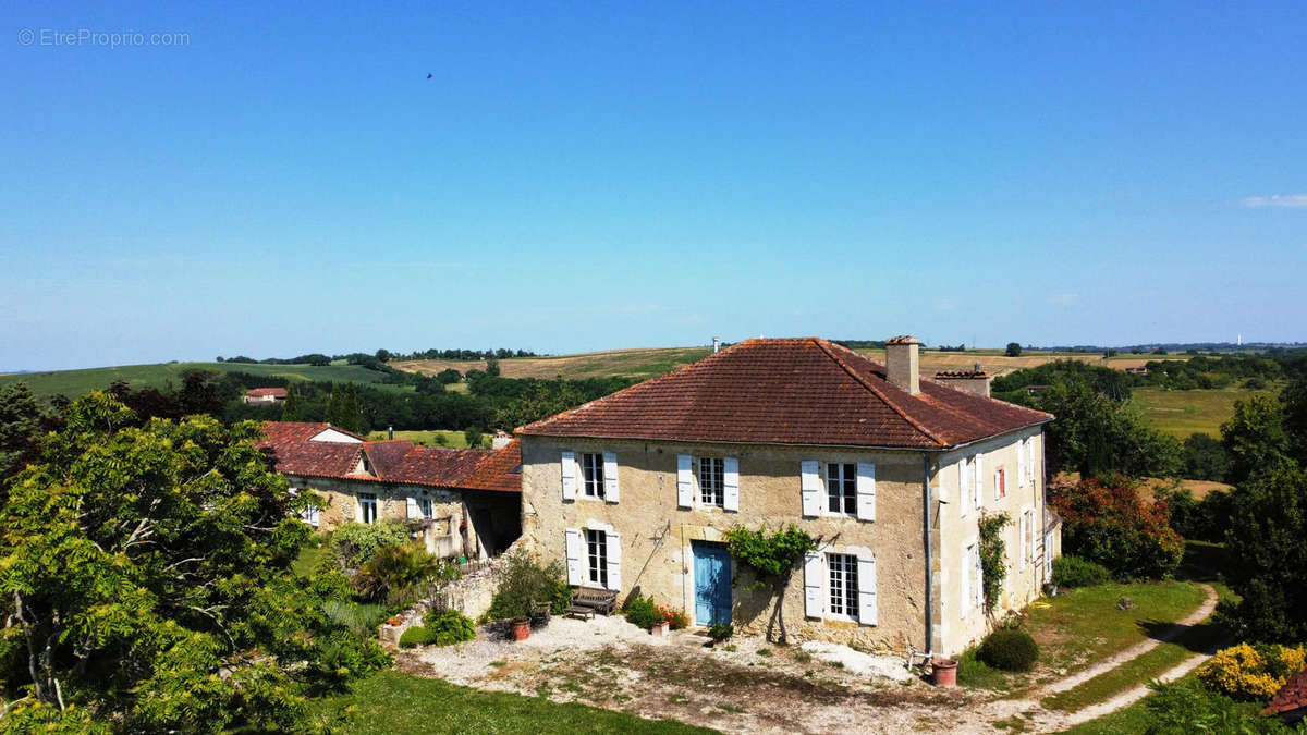 02 Aerienne facade - aerial facade - Maison à VIC-FEZENSAC