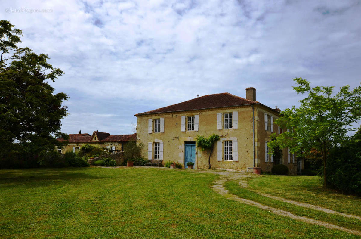 05 Facade 1 - Maison à VIC-FEZENSAC