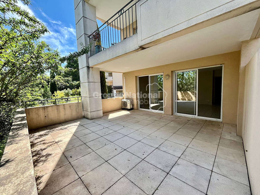 Appartement à VILLENEUVE-LES-AVIGNON