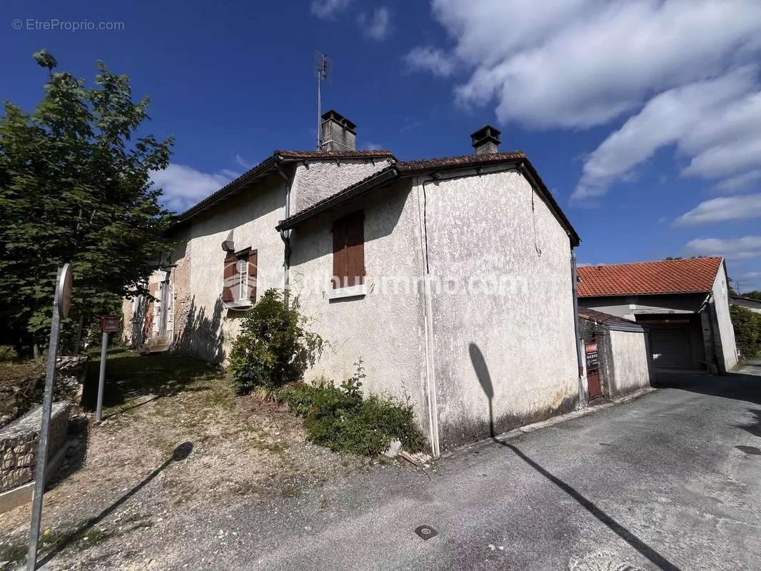 Maison à MONTREM