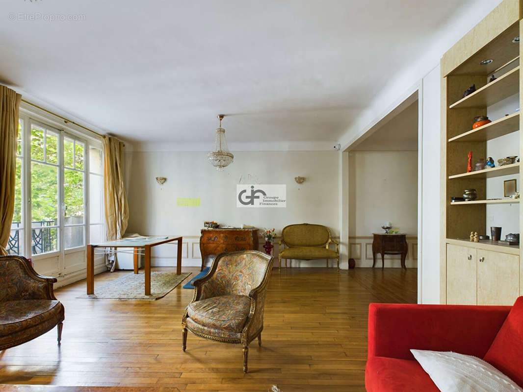 Appartement à PARIS-16E