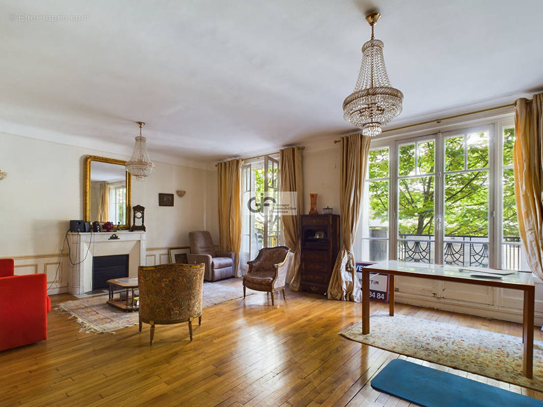 Appartement à PARIS-16E