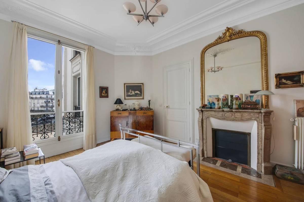 Appartement à PARIS-8E