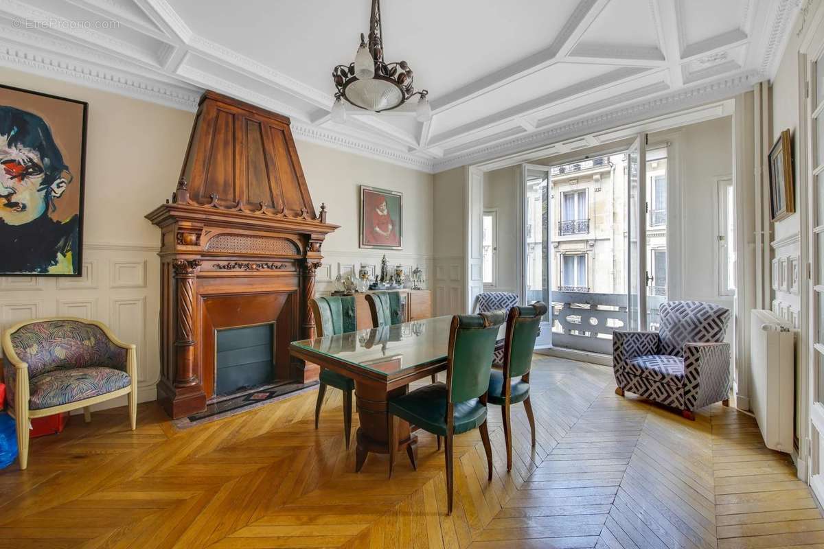 Appartement à PARIS-17E