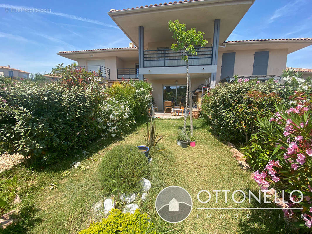 Maison à ROQUEBRUNE-SUR-ARGENS