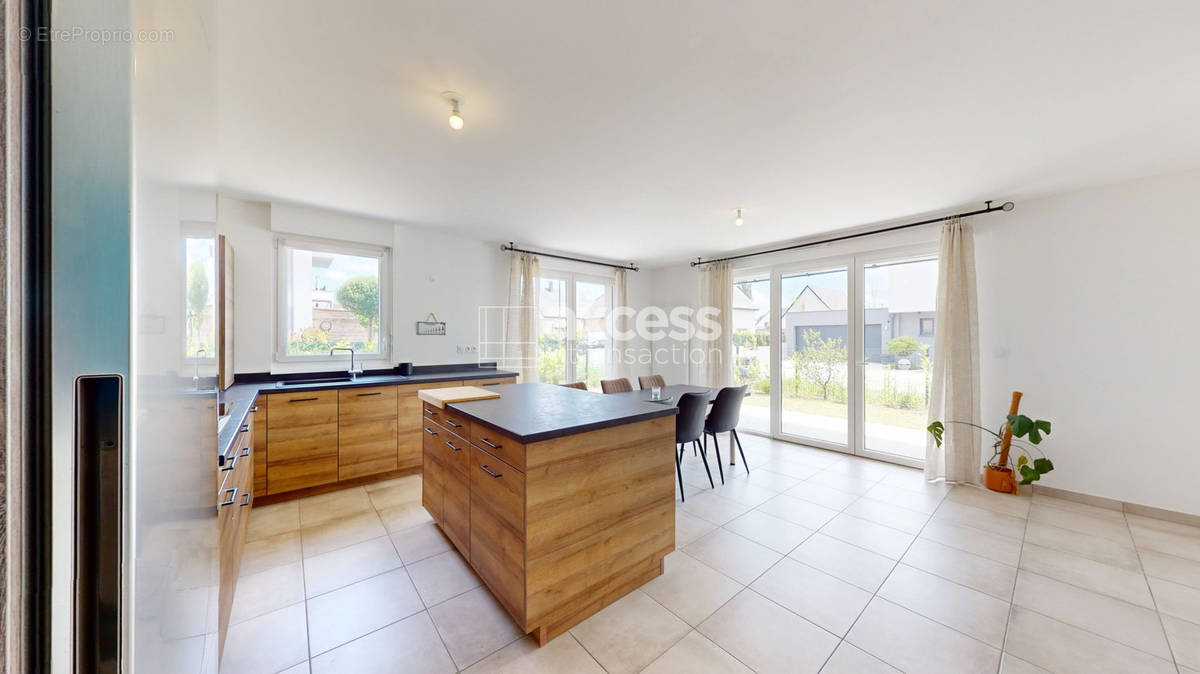 Cuisine équipée avec îlot central - Appartement à FURDENHEIM