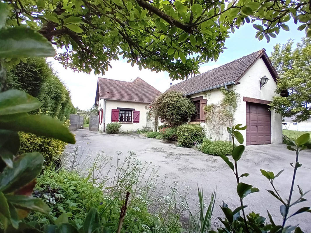 Maison à DAMPIERRE-EN-BRAY