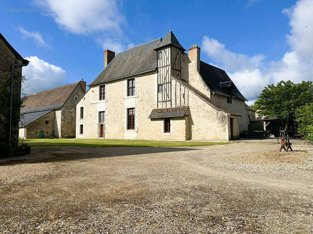 Maison à AMBILLOU